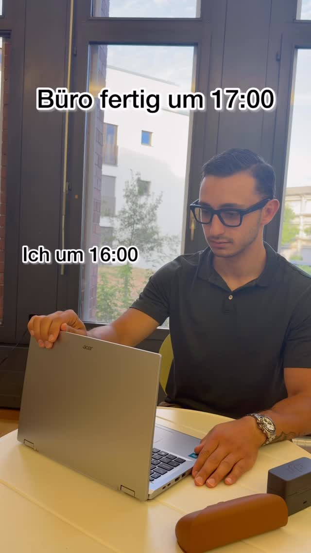 Sende das jemandem, der immer 1 Stunde vorher Feierabend macht. 😂
Als Mitglied der Geschäftsleitung arbeite ich 24/7 … aber das Büro dürfte schon manchmal etwas kürzer kommen. 🤣👌🏻
#büro #lustig #fyp #reel #selbständig