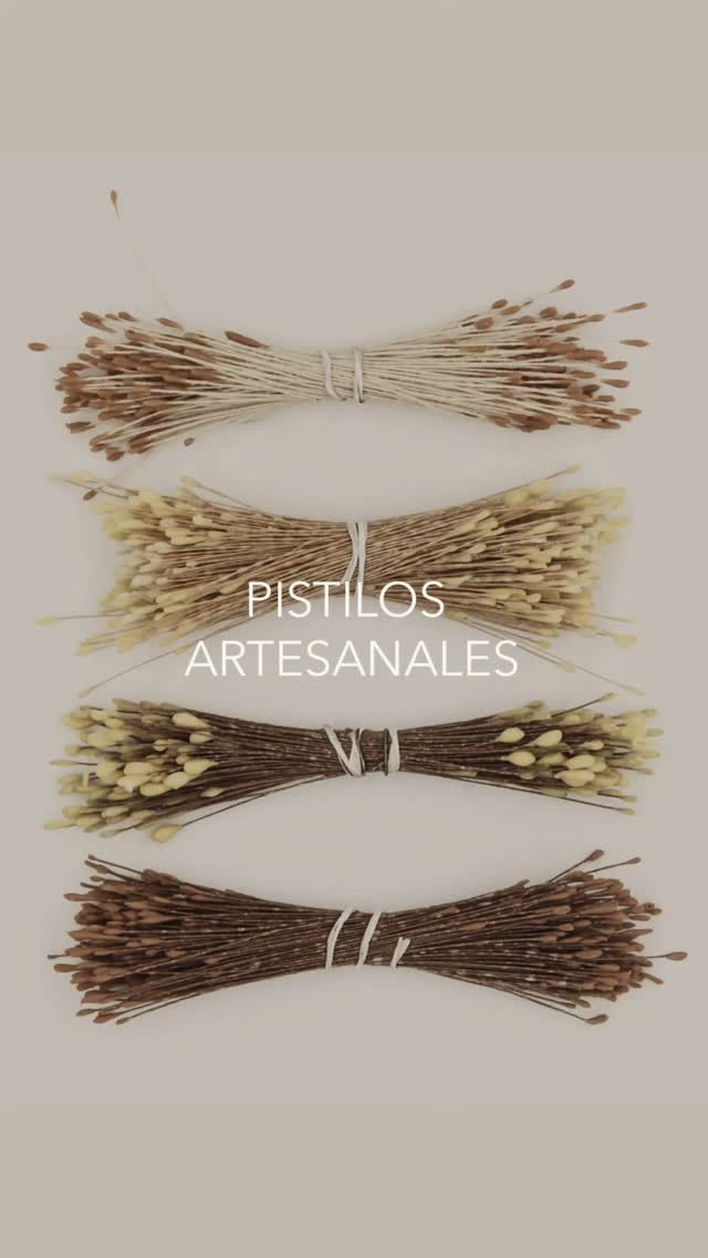A veces, la diferencia está en lo más pequeño.
Hay detalles que cambian por completo la percepción de una pieza. En mis flores, los pistilos también son artesanales y para ello he desarrollado mi propia herramienta.
He creado un bastidor apilable para pistilos, realizado con mi impresora 3D. Una herramienta pensada para una necesidad concreta dentro de la elaboración de flores de alta costura.
Me interesa ese cruce entre oficio e innovación: cuando necesitas una herramienta concreta y decides crearla.
Os invito a uniros a “Cartas desde el taller”, Una correspondencia lenta donde compartiré noticias, historias, experiencias y pensamientos, enlace en la bio.
#floresdealtacostura #3dprintin #pistilosartesanales
#luxurycraftmanship