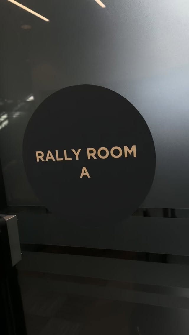 Looking for a meeting space that does more? Rally Room A is designed to help your team collaborate with flexible seating, whiteboards, dual TVs, and an indoor-outdoor feel thanks to our South Patio access. Add in complimentary coffee, tea, Wi-Fi, and parking, and you’re all set for a successful meeting. 🙌
Book your next meeting with us!
#HoustonBusiness #FUSEWorkspace #MeetingRoom #HoustonCoworking #WorkBetter