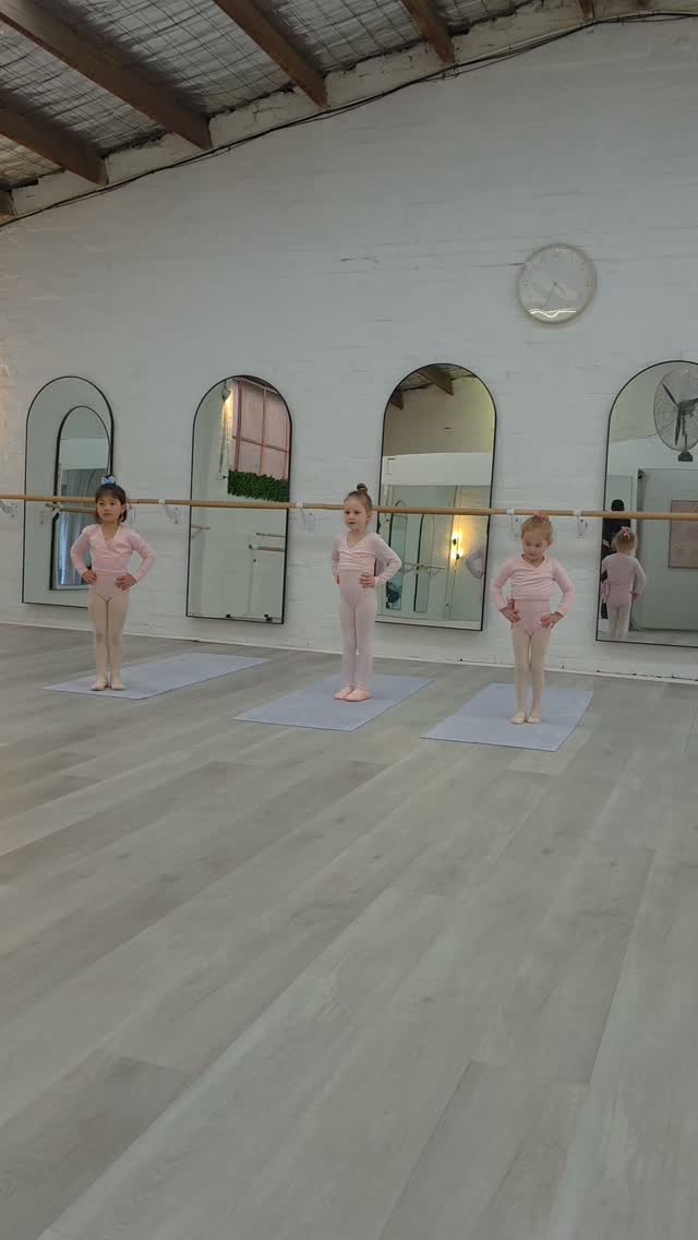 Term 3 started off with our cute little Pre 1's (5yrs - 6yrs old) working on their rhythmic and coordination skills with our lovely Ms Kristina.
.
They are just soooooo cute 😍 💕
.
Looking for a ballet program that will teach your child useful skills they will need later in their ballet journey?
Link in our bio for more info ⬆️⬆️⬆️
.
#balletfundamentals #preballet #vaganovatechnique #vaganovatraininginaustralia #babyballerinas