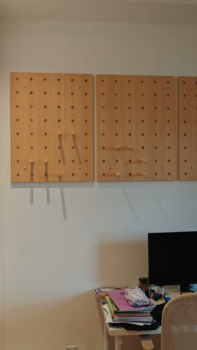 4 pcs standard size 80cm x 60cm wood grain colour installed at Mont Kiara.
#studyroom #pegboards #organizeyourhome #interiordesignmalaysia