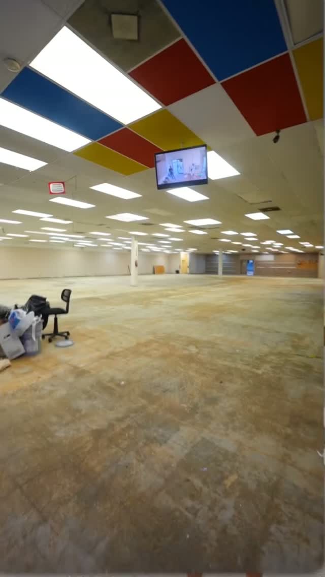 Before & after isn't just for homes. This tired strip center? New facade, new landscaping, new energy, same bones. Adaptive reuse is one of our favorite challenges: how do we take something outdated and make it work harder (and look better) for another 20 years? ♻️
Video by 📸 @southcedarre
#LuttrellArchitecture #AdaptiveReuse #CommercialDesign #TampaBayArchitecture #BeforeAndAfter