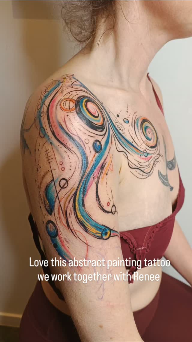 So much fun working along Renee in this cool abstract painting tattoo.
Inspire on her own paintings.
Loved to see you adding your last touches of colours and lines on the iPad to the final piece to give more of your own art to it.
Thank you so much for your trust and a great day together.
#tattoo #abstracttattoos #geometrictattoo #colourtattoo #paintingtattoo