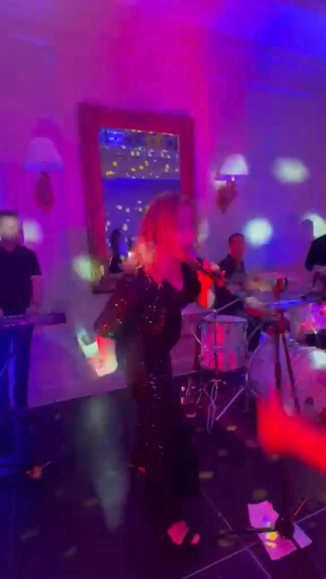 If your wedding ends with everyone on the dance floor singing their hearts out… you’ve done it right! 🕺✨
This one had all the ingredients for an unforgettable night - incredible people, nonstop energy & a crowd that came ready to PARTY. Safe to say there were sore feet the next morning… and honestly, that’s always the goal 🧡
🏡 @hedsor
Tʜᴇ Wᴀʏs is the UK’s Foremost Event & Function band • 𝕎hy 𝔸ren’t 𝕐ou 𝕊miling?! Our goal is to get you on your feet dancing, singing & smiling! • thewaysmusic.com • Link in Bio
.
.
.
#theways #thewaysband #thewaysmusic #hedsorhouse #weddingband #eventband #functionband #showband #liveband #livemusic #partyband #jocee #joceesmusic
