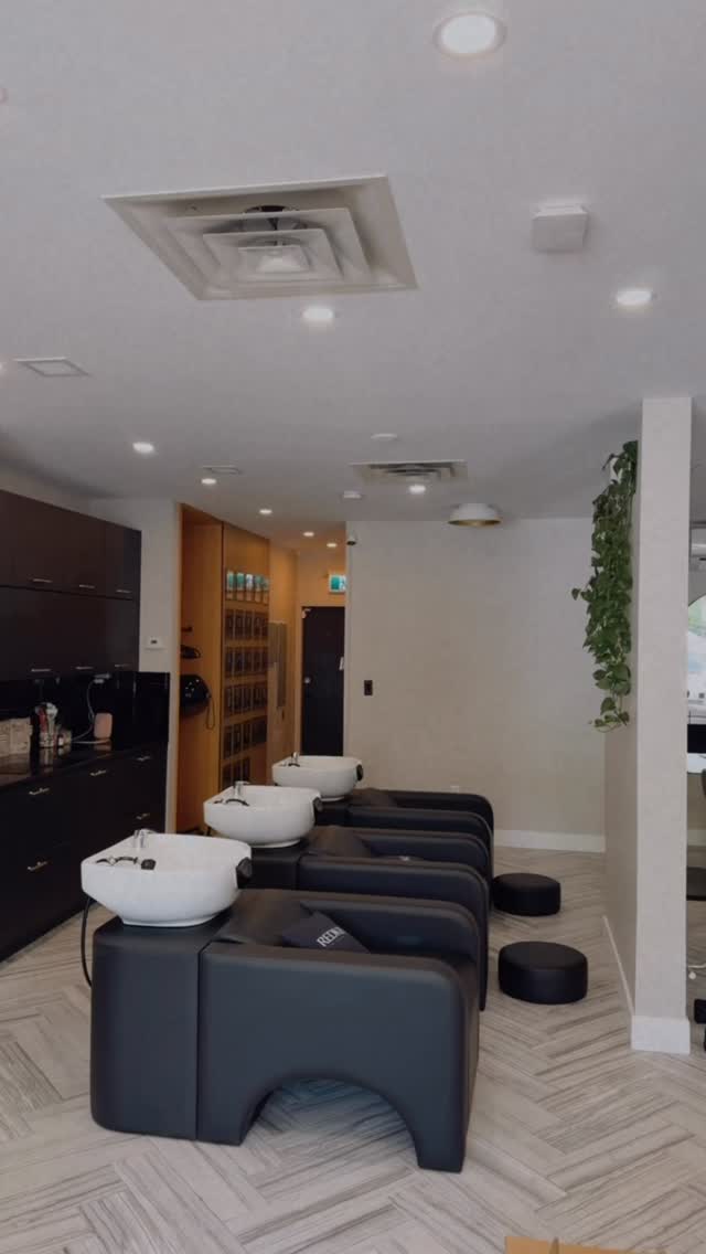 N E W L O C A T I O N β¨π€
We have been absolutely loving our new space!
We have so many upgrades including new comfy sinks, cute glassware for coffee, and more selection on @milbonusa treatments
We are getting super booked up for the remainder of summer and the fall, so make sure to book in and come see our new home π₯°