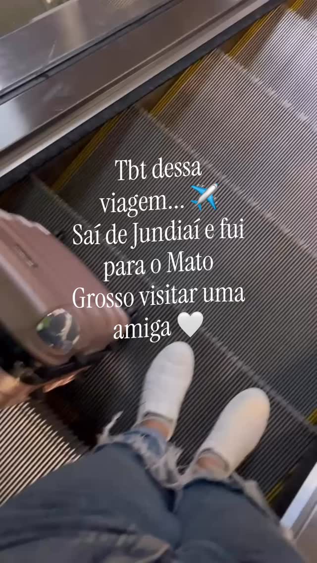 Quando comecei a trabalhar com extensão de cílios, eu tinha muitos sonhos. Sonhava em trabalhar para mim, ter autonomia, construir um espaço do meu jeito e conquistar a liberdade de escolher quando descansar, viajar e viver momentos como esse.
Mas essa liberdade não apareceu da noite para o dia.Ela foi construída com muitos atendimentos, finais de semana trabalhando, renúncias, inseguranças e a decisão diária de não desistir.
Hoje, olhando para trás, sinto orgulho da mulher que persistiu quando tudo ainda parecia distante.
Se você também tem um sonho, não desista só porque ele parece demorar.
Às vezes, aquilo que hoje parece impossível é exatamente a história que você vai lembrar com um sorriso daqui a alguns anos.
Que esse TBT inspire outras mulheres a acreditarem no próprio caminho. 🤍✨
📍De Jundiaí para o Mato Grosso... e com muita gratidão por tudo que a profissão de extensão de cílios me proporcionou.
#Jundiaí #ExtensãoDeCíliosEmJundiaí #EmpreendedorismoFeminino #MulheresEmpreendedoras