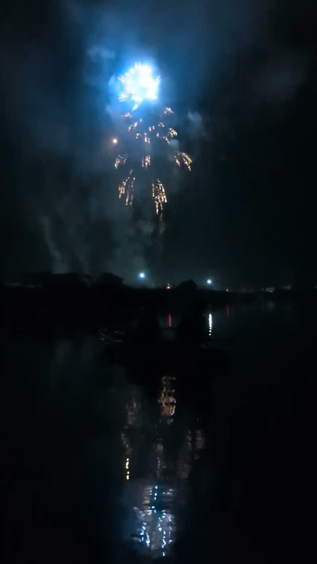 昨晩は美波町のうみがめ祭りの花火大会をカヤックに浮かんで楽しみました。
涼しくて、水面に映る花火がきれいでした。
#カヤックで花火鑑賞
#カヤック
#人力企画
#outdoor_sports_square