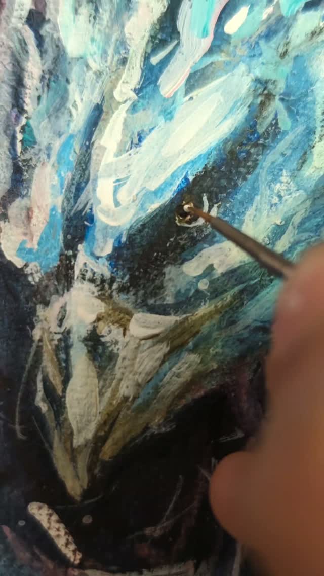 Je ne reçois pas juste une commande. On me confie une histoire.
Une tableau sur mesure commence par une rencontre, des émotions mises en mots et une confiance qui s'installe.
Puis vient ce temps de silence, d'écoute et de concentration, où je me relie à cette histoire pour la faire naître en peinture.
Je suis reconnaissante de cette belle preuve de confiance et toujours touchée par les liens qui se tissent au fil des échanges.
💙 Ici, " R'Éveil du Coeur ",commande d'un phénix bleu, symbole de renaissance.
💌 Enregistrez • Partagez 🙏
@belluleart
#PeintureContemporaine #tableausurmesure #commandeartistique #PaintingCommission #bluephoenix