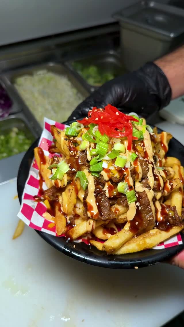 NEW AND IMPROVED BULGOGI FRIES 🔥
📍 2600 W Sahara Ave Ste 119
🕒 Mon-Thurs 11am-12am / Fri Till 1am
🕒 Sat 11:30am-1am / Sun 11:30am-12am
#vegasramen #vegasfoodie #vegaseats