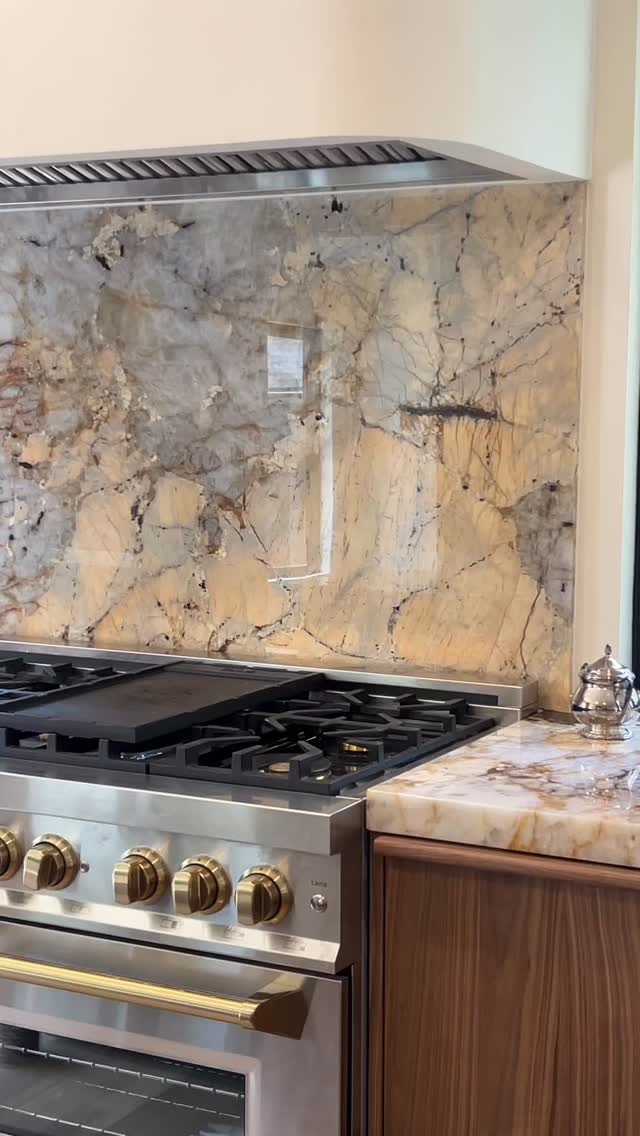 The sneakiest of sneak peeks of the kitchen at Expect the Unexpected β¨ stay tuned!
#boiseinteriordesigner #boisegeneralcontractor #boiseremodel #boise