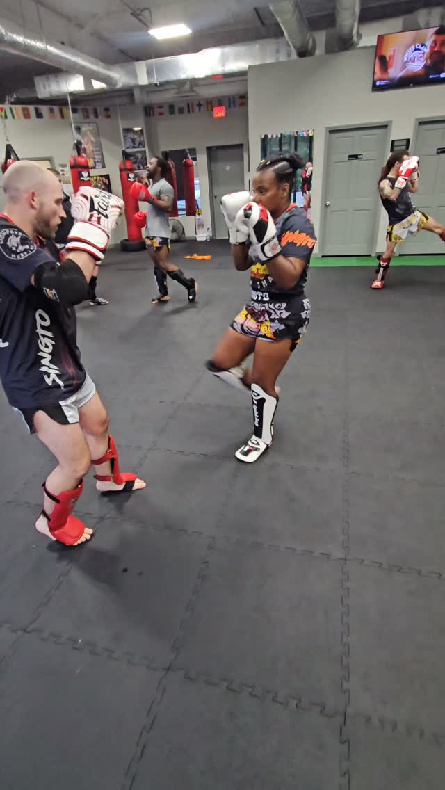 Live rounds tonight! Joey and @figi_maries_mt going kick for kick!