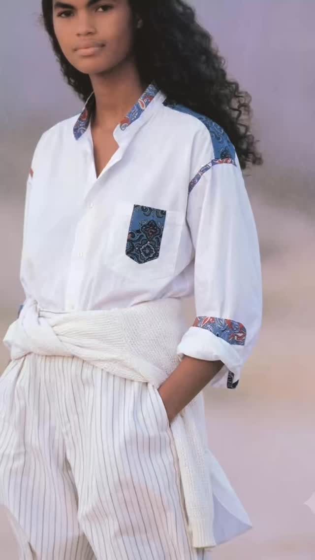 De la ville au sable fin 🌊
Le terrain de jeu de nos chemises ne s’arrête pas aux pavés.
Portée ouverte sur un short de caractère ou jetée négligemment par-dessus un maillot de bain, elle s’approprie les codes de l’été avec une décontraction absolue.
Le parfait statement de plage, graphique et aérien.
L’éloge de la pièce unique 🌱
Conçue comme un collage textile, chaque création possède son propre rythme.
Les chutes de nos imprimés exclusifs se croisent, s’assemblent et se répondent au fil d’un montage artisanal minutieux.
Aucune ne ressemble à une autre : vous portez une œuvre singulière, un manifeste d’upcycling poétique.
.
.
.
#kaiparisofficiel #madeinparis🇫🇷 #upcycling #savoirfairefrançais🇫🇷 #creatriceartisane