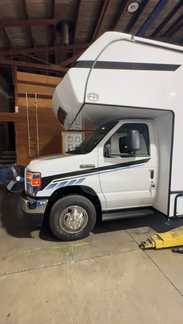 2026 E350 7.3 Sunseeker 2k miles #peakpounder4x4rv
50π². Visit us at ajs4x4vans.com #VanLifeElevated
#FordVan
#FordE3504x4coachman
FordE350
FordESeries
Ford
FordE3504x4Van
4x4Van
4x4VanConversion
VanConversion
OverlandVan
Overlanding
OverlandinaVan
LifeinaVan
LivingtheVanLife
VanLife
LifeinaVan
LivingInaVan
Van
CamperVan
homeonwheels
homeiswhereyoupark
explorer
wanderer
overlander
vanclan #thorrv @peakpounder4x4rv