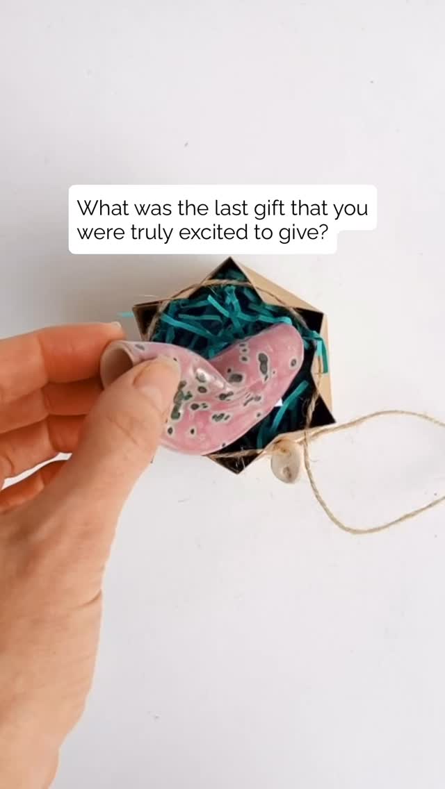 Imagine a personalised ceramic fortune cookie with a message inside that really gets you? Imagine how many of your loved ones would love one of these?
Choose your message, you can even choose your colour - follow me and either shop the colours on my website or drop a dm if you’d like a specific colour♥️
#customgifts #fortunecookie #handmadeceramics #uniquegiftideas #ukgiftideas