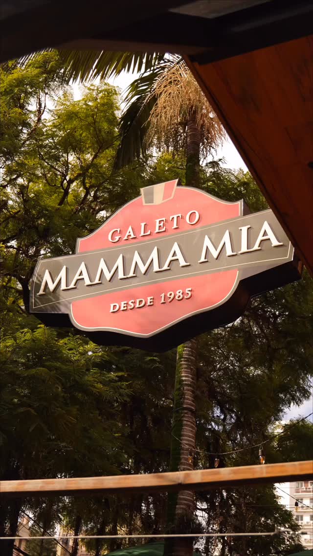 Quando escolhemos sair para uma refeição, buscamos mais do que bons pratos.
Buscamos um ambiente acolhedor, sabores que despertam memórias e uma mesa onde boas conversas acontecem com naturalidade.
É essa experiência que torna cada visita ao Mamma Mia especial.