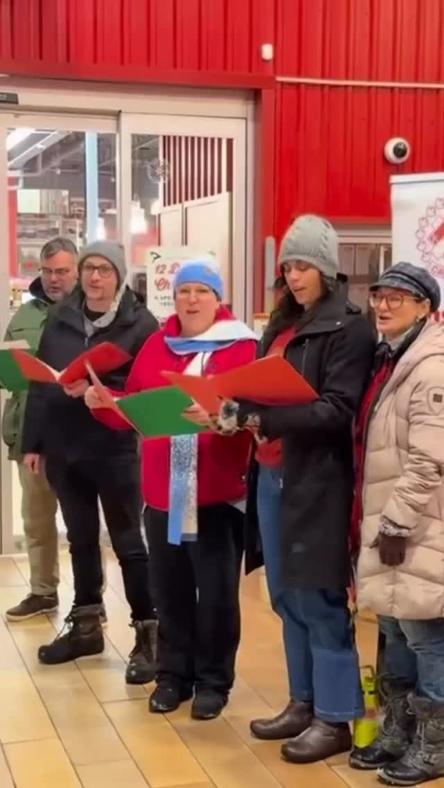 It’s July 25, which means there are only 5 MONTHS to Christmas! And that means in less than 5 months, the Stony Plain Kinsmen will begin their fundraising campaign for the Christmas Hamper Project.
With that being said, it’s never too early to think about donating! 😉
Giving back doesn't have to mean grand gestures and huge donations - it's the small, consistent actions that create the biggest impact. If you're able, consider making charitable giving a regular part of your monthly routine. Even a modest recurring donation can help us plan better, serve more families, and create a stronger community together.
Whether it's a one-time contribution or a recurring monthly gift, we truly are grateful for the support we receive from our community. Thank you! ❤️
Head to our website, www.stonyplainkinsmen.ca, to learn more or to donate today.