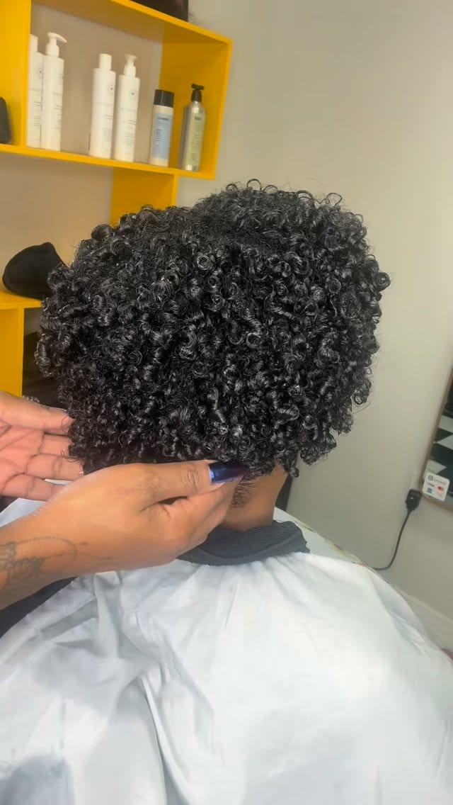 Another wash & go using my unbrush defining brush 🌻
•
•
•
#tampastylist #tampacurls #fyp #healthyhair