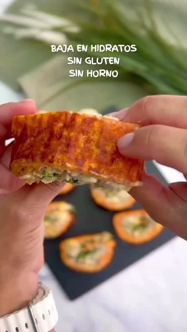 Domingo de receta🤩🥕 ROLLITOS BAJOS EN HIDRATOS Y LLENOS DE SABOR 💚 Preparamos un wrap de zanahoria y queso, con un delicioso relleno cremoso de atún y verduras. ¡Son sin gluten, sin harinas y sin horno… pero con mucho gusto! 😍🔥 Una opción perfecta para tus cenas ligeras o almuerzos saludables — fáciles de preparar, altos en prote