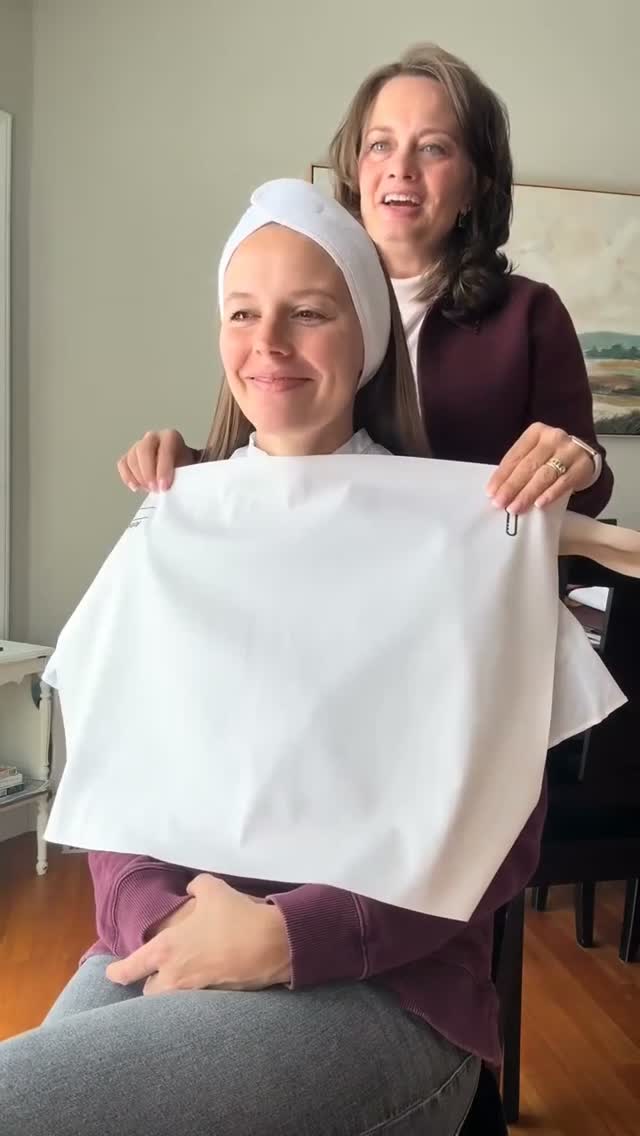Ever bought a crisp white blouse for work and thought… why doesn't make me look good and professional? 👩💼
Sweet friend, it might not be you—it might be that bright paper white (and that harsh black we’re all told to wear). Those classic office colors don’t flatter everybody. 🙂↔️
There are softer whites, warmer whites, deeper neutrals that can make your skin glow and your whole outfit feel effortless and put together.
In a color analysis session, we’ll figure out which whites and neutrals love you back. And once you know shopping for work clothes gets a whole lot easier. You’ll walk into the office feeling confident and put together without even trying. ✨
Book a color analysis with me! 📩 Contact me at Felicia@FeliciaYarboro.com or text 828-406-9385.