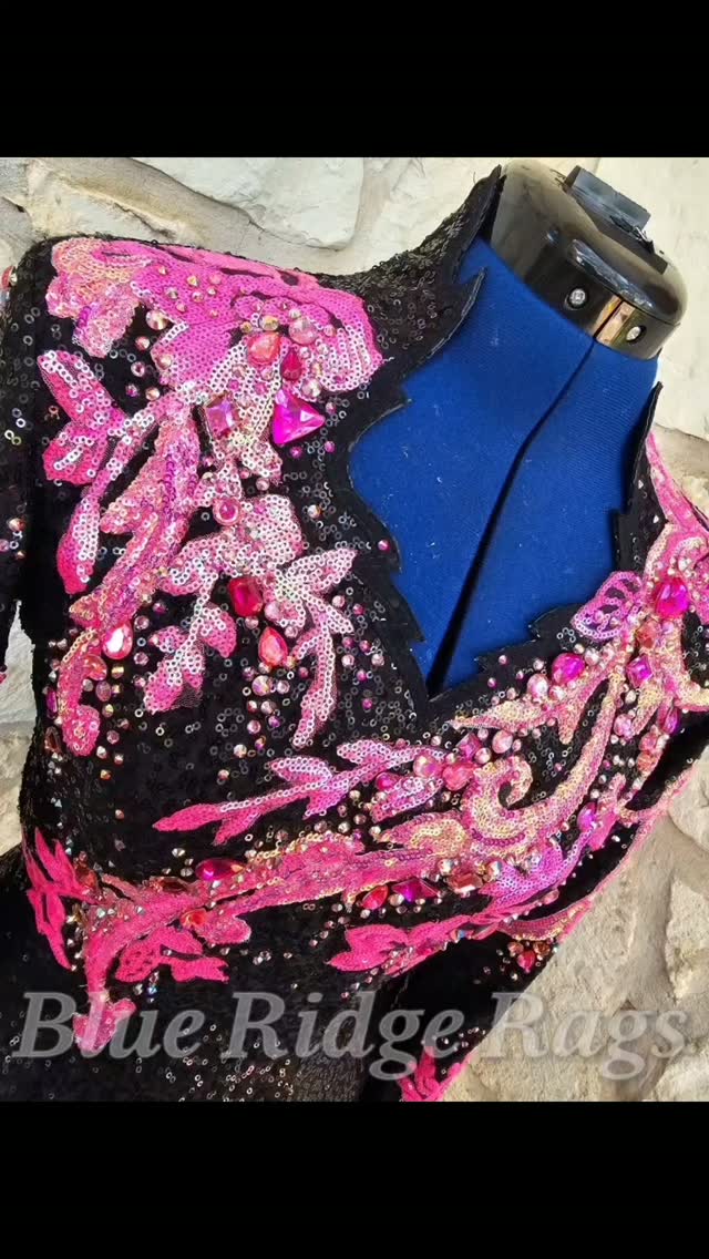 Every inch of this custom shirt was designed to steal the spotlight for Dalli Holyoak, Miss Rodeo Utah. 🖤💖
Black sequins meet layers of two-tone hot pink sequin lace, drenched in chunky crystals and thousands of sparkling stones that catch the light from every angle. Every movement brings a new shimmer, making this a true show-stopping queen shirt. 👑
#BlueRidgeRags #MissRodeoUtah #RodeoQueen #WesternFashion #customwesternwear