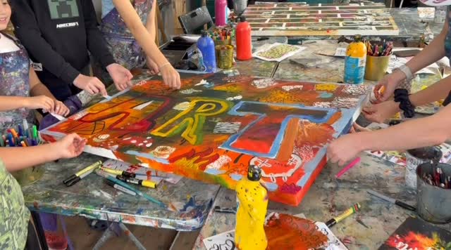 Fun school holiday workshop - Graffiti & street art! Painting collaborative large canvases , funky hats and lots of stencils, stickers and yep it was awesome! #theartstudiomaroubra #maroubra #maroubrabeach #maroubracommunity #artclassessydney artclasseseasternsuburbssydney kidsartclasses paintingclassessydney drawingclassessydney maroubracreativehub sydneyartclass sydneyart sydneyworkshop sydneycreative sydneykidsactivities sydneykidsworkshops sydneyartschool
beginnersartclassessydney kidsactivitiessydney weekendworkshopssydney couplleexperiencesydney artsydney artgallerysydney
I