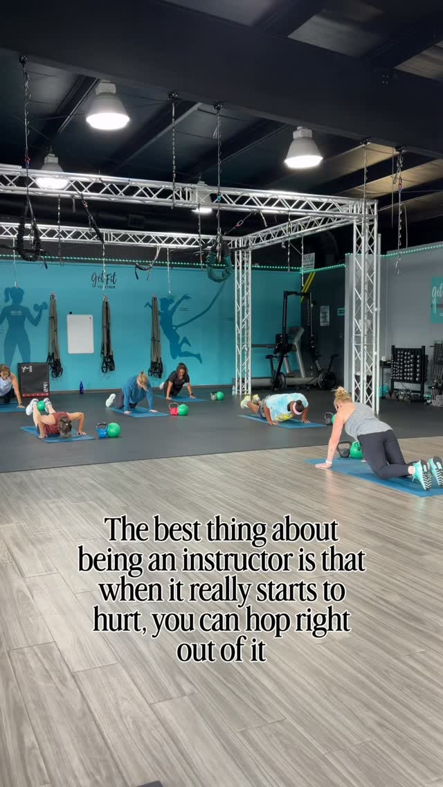 One of the perks of being the instructor? 😏
When the burn kicks in… you can step out for a second to “check everyone’s form.” 😂💪
(We promise we’re still working hard… just in a different way!)
#GetFitTogether #FitnessInstructor #GroupFitness #GymHumor #FitnessFun