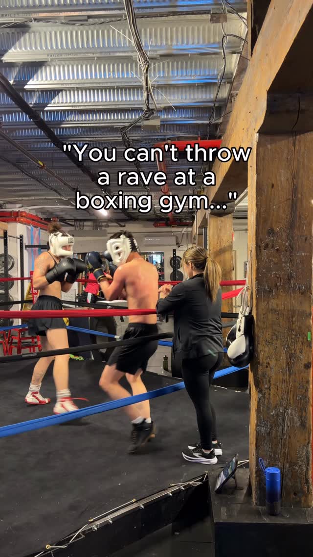 Who says you can’t throw a rave in a boxing gym? S/o to @dazed @nothing and headliner @fcukers__ !
#rave #boxing #trans #gym #bushwick