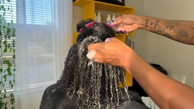It’s here🌻
A full wash-and-go, built specifically for tighter textures under 4 minutes!
Full video is live now (link in bio). Let me know what you want to see next in this series.
•
•
•
#tampastylist #tampacurls #fyp #healthyhair