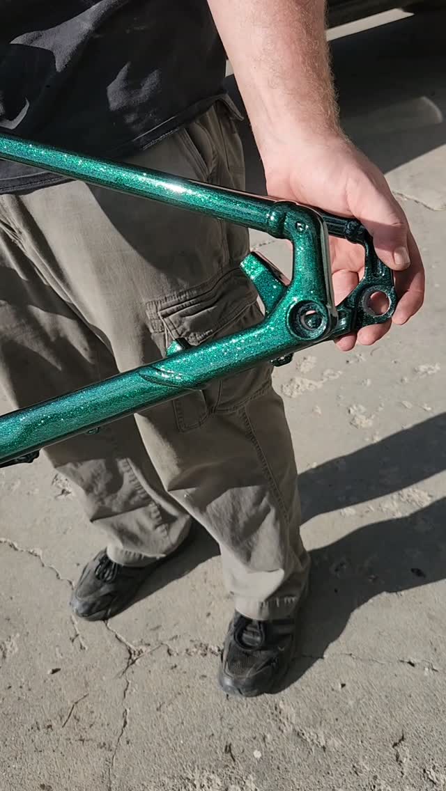 Custom paint job on a bike frame we did this month. It's gonna look pretty sweet cruising down the road in the sunlight.
@didspade @onpacefs