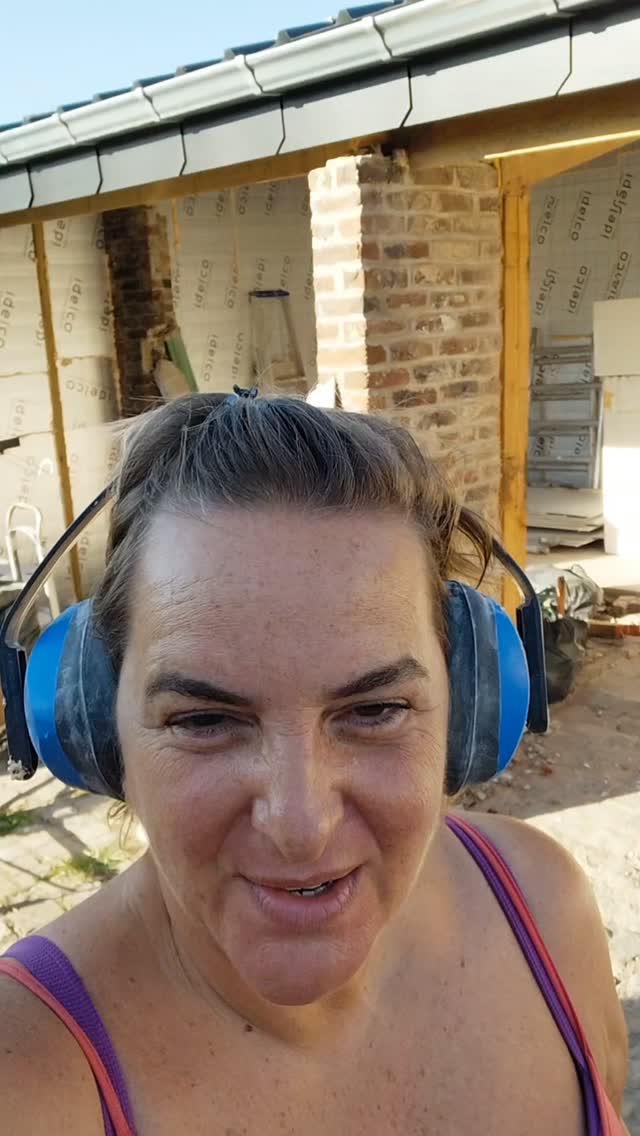 Les travaux forcés, ou pluôt " la chappe" sous 50 º
Un tout grand merci à Bruno Versailles qui m a aidé malgré la fournaise, tres bon travail.Merci à l infini.
#lesateliersgrege , #coursdecouture ,#faitmain #upcycling #lifestyle
