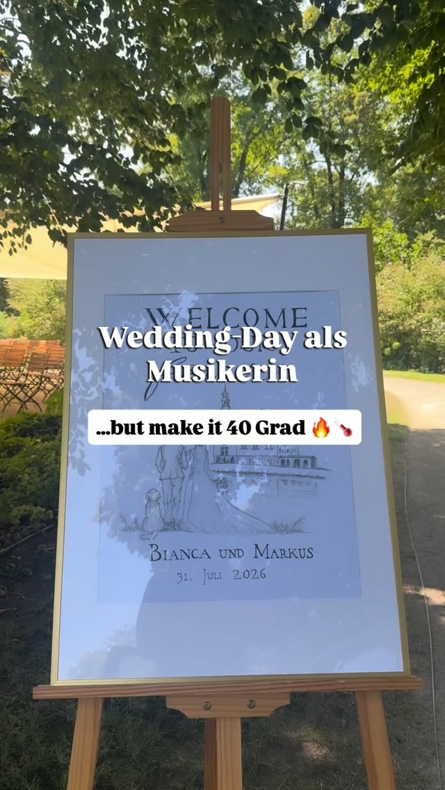 Sängerin bei einer Hochzeit am heißesten Tag des Jahres und dann auch noch 3 Standortwechsel im Rekordtempo?! 👀 Da sind wir definitiv auf Höchstleistung gelaufen gestern - aber das Ergebnis war dafür umso schöner: Ein traumhaftes Setting im @schloss_eckartsau , ein super professionelles Team (@mariella.wedding , @ascha.photo , @ver.filmt, @byviolali ) , eine sehr emotionale Trauung & suuuuper liebe & wertschätzende Gäste bei der Agape (begleitet mit meinem Trio @solidtunes_music. ❤️🔥 Wir wären dann aber wieder bereit für ein bisschen kühlere Temperaturen! 😄