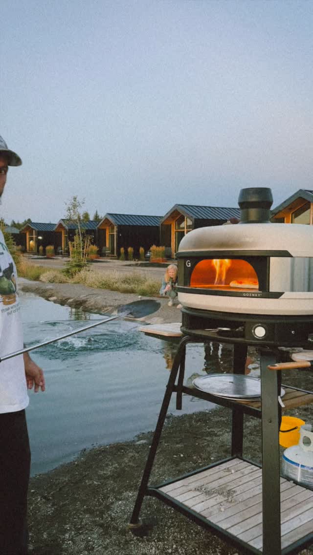 Our last Pizza & Fly Fishing Night was one for the books. 🍕🎣 Great pizza, great music, great people, and memories made around the pond. ❤️ Who’s joining us on August 15? Come cast a line, grab a slice, and spend the evening with us at Yellowstone Peaks Hotel. We can’t wait to see you!
#yellowstonepeakshotel #islandparkidaho #flyfishingidaho #visityellowstone #summervibes