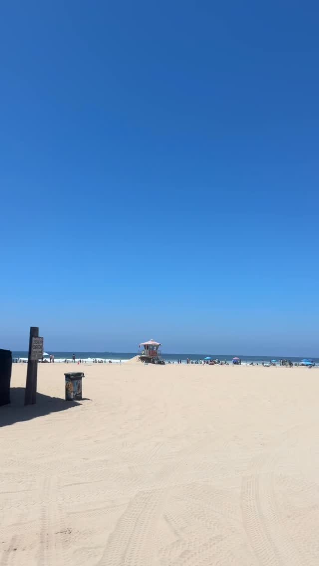 We’re so incredibly proud of this team. 🤙🏄🌊
Those smiling faces trekking through the sand? 🤪 They started their day at 3:30 AM to get the coffee brewed and breakfasts served on time.
We’re not done yet, but by the end of this weekend our culinary team will have prepared over 6,000 fresh meals for the US Open of Surfing. Our kitchen has been running 24 hours a day, while our warehouse crew has been a well-oiled machine—planning, packing, cleaning, and resetting equipment between shifts to keep everything moving seamlessly.
It’s a huge team effort, and despite the early mornings, late nights, and miles walked on the sand, everyone is still showing up with a smile.
If #TeamLAFB can handle this... just imagine what we can do for your event ☺️
#USOpenOfSurfing #HuntingtonBeach #EventCatering #SurfCityUSA