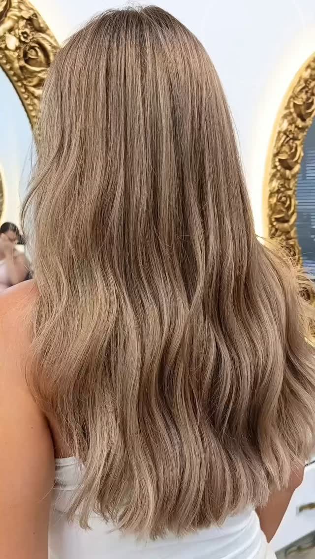 Hair coloring and balayage, AirTouch, ombre, sombre, highlights, and professional hair coloring services in Kuşadası. Personalized color design, premium natural results.
#kuşadası #efes #hairsalonkusadasi