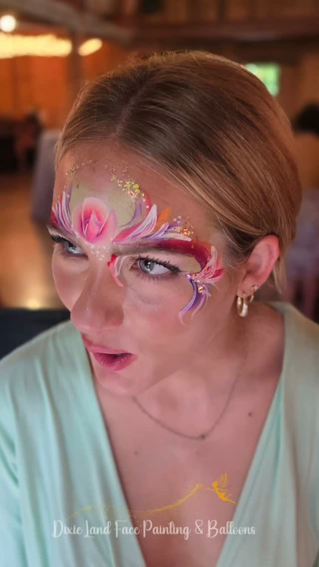 The kids were dripping with sweat in the heat🥵, but not to worry, we always come prepared for whatever the summer weather throws at us with water resistant paint options for all our most popular designs!
#facepainting #summerheat #flowers #facepaintfod