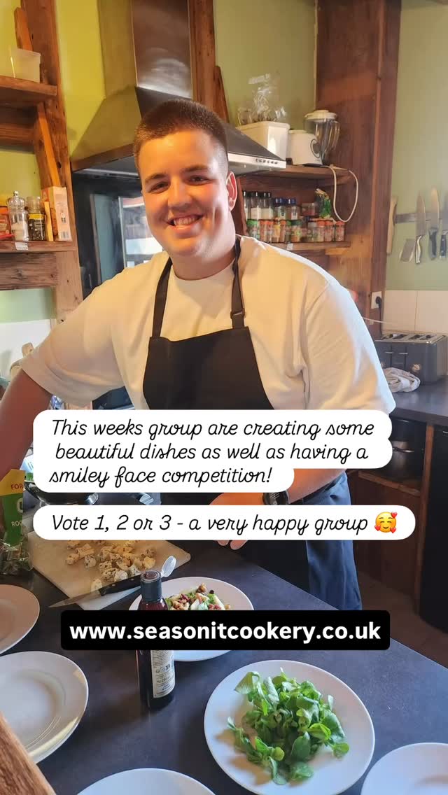 What a lovely group! Smiley faces all round :) #dofe #seasonitcookery #doferesidential #dofegold #youthwithoutlimits