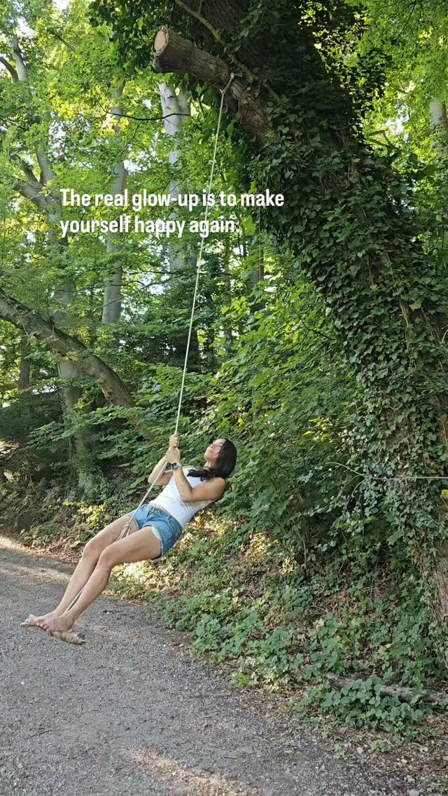 The real glow-up is quieter than you think.
It’s your nervous system settling.
Your breath slowing down.
Your body no longer bracing for impact.
It’s waking up with a bit more energy.
Thinking a bit more clearly.
Feeling like yourself again.
Not chasing more.
But needing less to feel okay.
That’s the shift.
From pressure… to steadiness.
From survival… to ease.
That’s the glow people can’t quite explain.
#nervoussystemregulation #burnoutrecovery #stressresilience #wellbeingjourney #biohackinglife