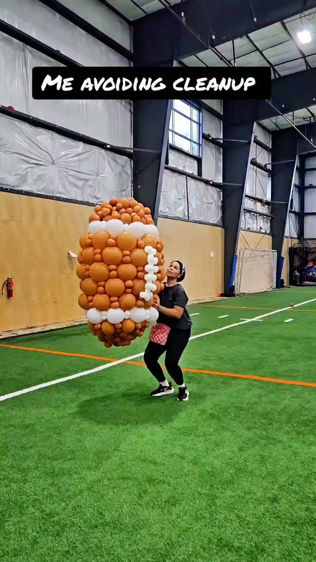 Someone should've taken the football away from me. π€£π
#BalloonArtist #BalloonDecorator #EventLife #kiwisparty #austintx