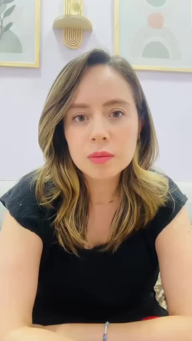 El problema no es cómo eliges, sino lo que a tu sistema nervioso le resulta familiar. Muchas veces nos atrae la incertidumbre simplemente porque es un terreno que ya conocemos.
Aprender a vincularnos desde un lugar verdaderamente seguro es un proceso que se trabaja en terapia. 🌿
👉🏻 Si estás lista para romper este patrón, agenda tu cita enviándonos un mensaje directo.
#bienestaremocional #amorpropio #crecimientopersonal #psicologosmonterrey