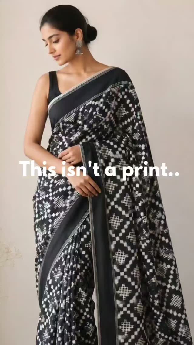 You thought it was a print.
Then you discovered it was woven. ✨❤
.
.
TELIA RUMAL - Wear the weave. Tell the story.
Not printed ❌ Not ordinary ❌
Live on website now 🌸
( double ikat saree, telia rumal, handwoven saree, heirloom edit, made in India, the loom studio )
#ikat #indianweaves #slowfashion #madeinindia #sareereels