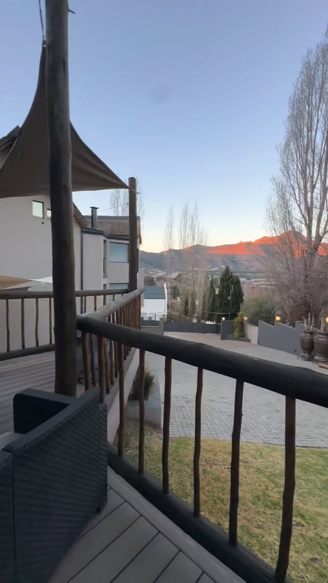 Today’s Air BnB is packed with a punch in Clarens. Super cute, super flirty with a thatched roof and modern clean vibe.
We checked out Gosto Portuguese Restaurant and it was magical.
#raisingafamilyoverseas #clarens #airbnb #travel #livingabroad