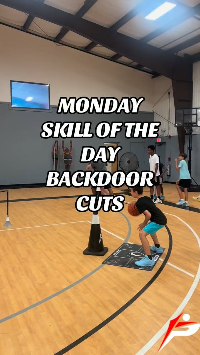 When we think about basketball skill development. Learning how to pass and cut should be apart of it. Learning how to get open and deliver a pass is something that is very underrated
#Pro #Training #Basketball #sports #ProfectYourGame