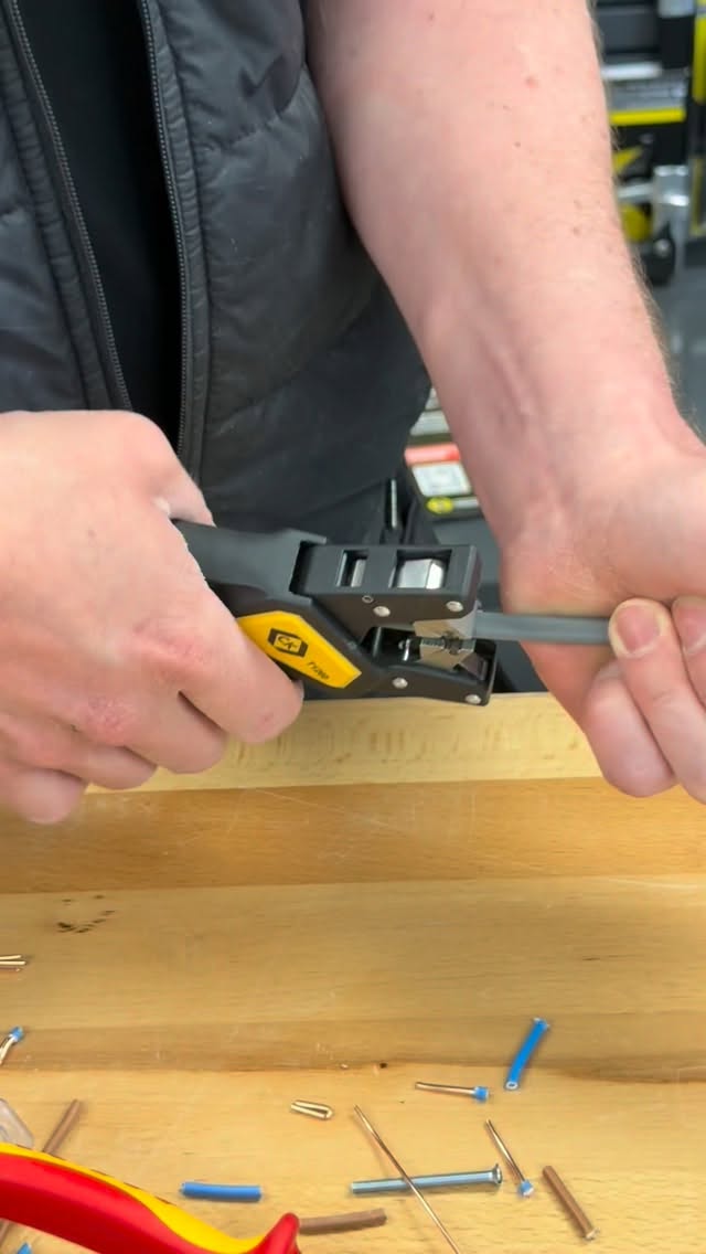 The ultimate companion to help you strip a whole consumer unit in half the time without nicking a single strand 🙌
Who backs the Automatic Wire Stripper?👇
#ckhaveatoolforthat