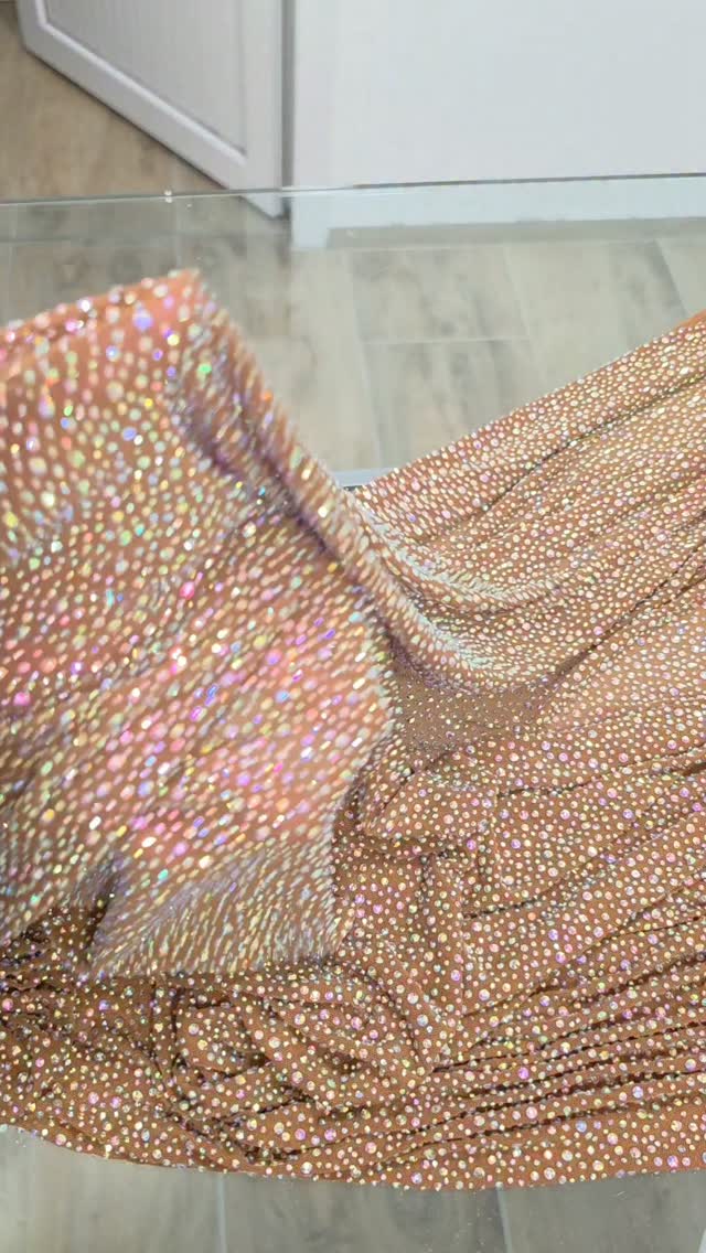 New season, new gloves✨️
#gloves #rhinestones #dressmaker #ballroom #fashiondesigner