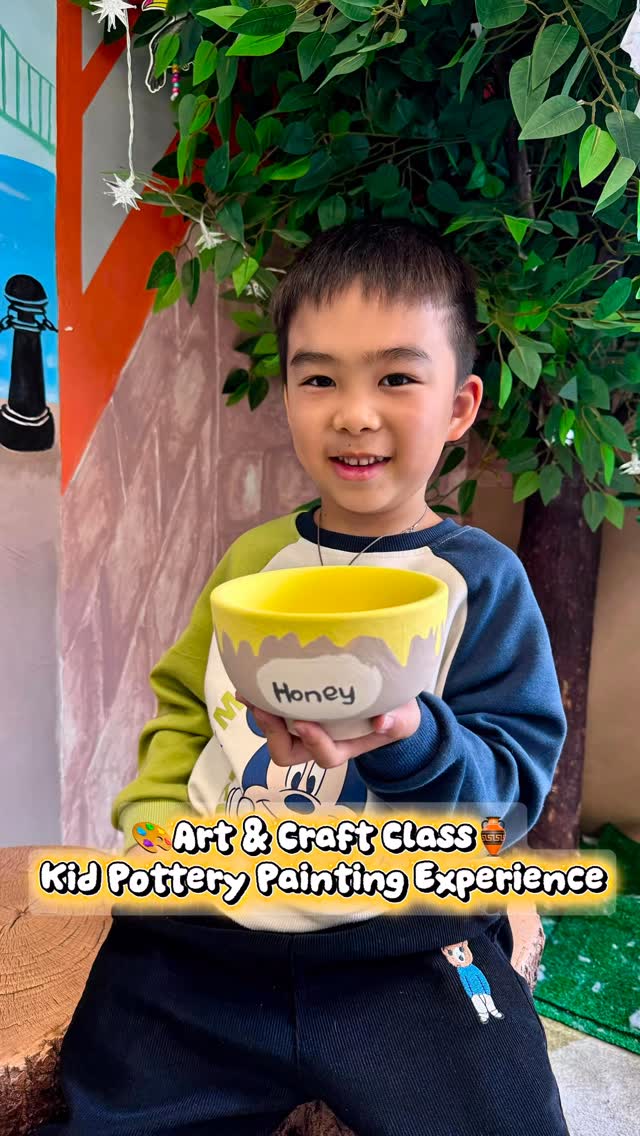 🎨 𝙍𝙚𝙜𝙪𝙡𝙖𝙧 𝘼𝙧𝙩 & 𝘾𝙧𝙖𝙛𝙩 𝘾𝙡𝙖𝙨𝙨🏺𝙁𝙞𝙧𝙨𝙩 𝙋𝙤𝙩𝙩𝙚𝙧𝙮 𝙋𝙖𝙞𝙣𝙩𝙞𝙣𝙜 𝙀𝙭𝙥𝙚𝙧𝙞𝙚𝙣𝙘𝙚!
A special first for our little artists! ✨
Our kids tried 𝙋𝙤𝙩𝙩𝙚𝙧𝙮 𝙋𝙖𝙞𝙣𝙩𝙞𝙣𝙜 for the very first time, turning plain ceramics into colorful creations with their own ideas and personalities. 🌈
The best part? Waiting to see the magical transformation after firing! 🔥😍
🎁 𝘽𝙤𝙤𝙠 𝙖 𝙁𝙍𝙀𝙀 𝙏𝙧𝙞𝙖𝙡 𝘾𝙡𝙖𝙨𝙨 𝙩𝙤𝙙𝙖𝙮!
📍 𝙍𝙞𝙘𝙝𝙢𝙤𝙣𝙙 & 𝘽𝙪𝙧𝙣𝙖𝙗𝙮
🔗 𝙬𝙬𝙬.𝙖𝙧𝙩𝙧𝙚𝙚𝙨𝙩𝙪𝙙𝙞𝙤.𝙘𝙤𝙢
#ArtreeStudio #ArtAndCraft #PotteryPainting #FreeTrial