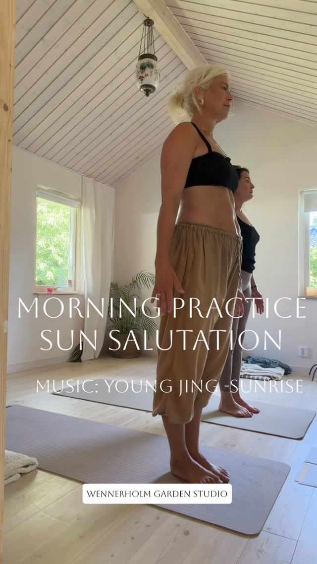 A little glimpse into something I’m currently creating – The Life Force Journey. ☀️
The first part is about exploring the body.
We begin with something simple: breath and movement.
This gentle vinyasa sun salutation takes only a few minutes, but it’s a beautiful way to start the morning – awakening the body, warming up the joints, building a little heat and letting breath and movement flow together.
It doesn’t have to be complicated.
A few minutes.
Breathe. Move. Feel. ☀️
Morning practice ☀️
🔥🔥🔥🔥🔥🔥🔥🔥🔥🔥🔥🔥🔥🔥
En liten glimt av något jag håller på att skapa – Livskraftsresan. ☀️
Den första delen handlar om att utforska kroppen.
Vi börjar med något enkelt: andning och rörelse.
Den här mjuka vinyasa-solhälsningen tar bara några minuter, men är ett fantastiskt sätt att starta morgonen – väcka kroppen, mjuka upp lederna, skapa lite värme och låta andetaget och rörelsen följa varandra.
Det behöver inte vara komplicerat.
Några minuter.
Andas. Rör dig. Känn. ☀️#lifeforceactivation #livskraftsresan #lifeforcejourney #wennerholmgardenstudio