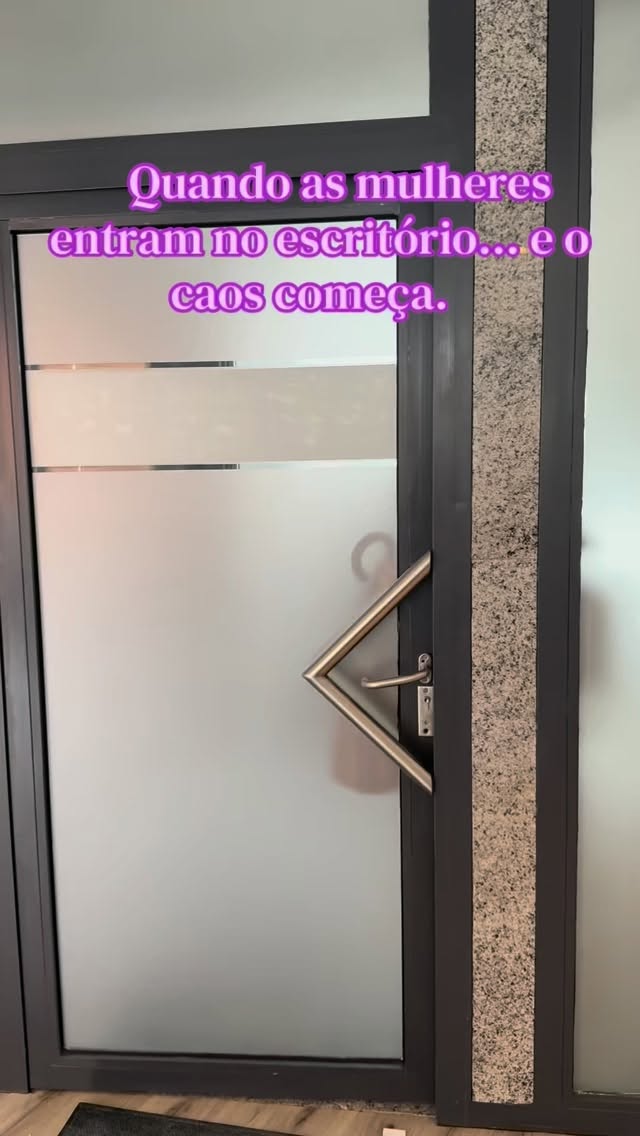 POV: você entra no escritório achando que vai ter um dia tranquilo. 😂⚖️ Spoiler: nunca é tranquilo por aqui.
#VidaDeAdvogada #KanzleiAlltag #TeamWork #MulheresNoDireito