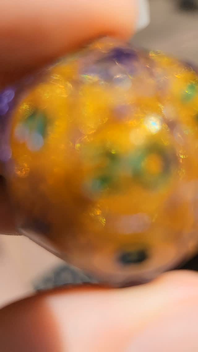 a golden liquid core ADORNED in FILAGREEEEE . :) IM NORMAL #Dnd #d20 #liquidcoredice #dice