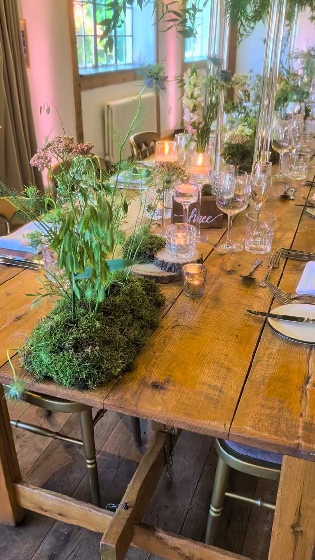 Woodland vibes.
Working alongside the lovely Sarah from @corbinsfloristltd at the June showcase at @burleymanorbarnweddings
Loved the way this all came together!
#burleybarns #burleymanor #burleymanorwedding #woodlandstyle #foliagelove