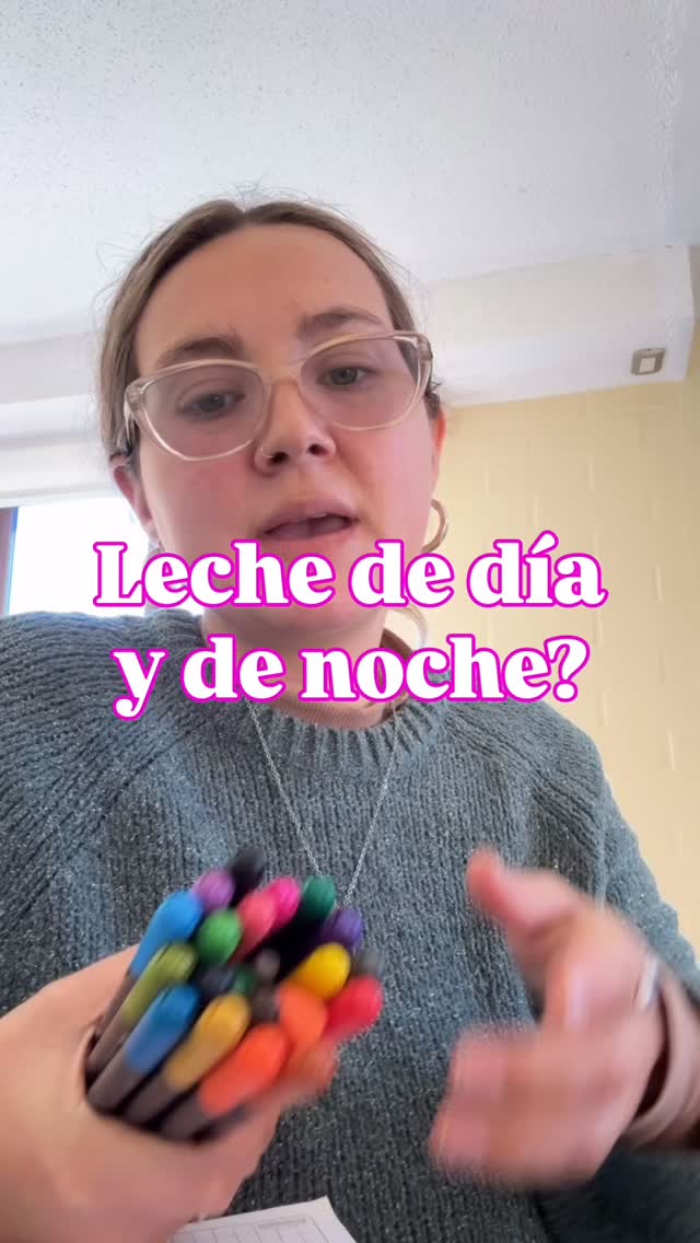 Puede que me linchen por decir esto 😂, pero no necesitamos meterle más presión a la maternidad. Punto.
Sí, existen los ritmos circadianos. Sí, nuestra leche es dinámica y maravillosa. Y sí, podemos conocer toda esa información.
Pero una cosa es tener información y otra muy distinta es convertirla en una nueva regla que cumplir. 🙃
Si algo he aprendido acompañando lactancias durante tantos años, es que muchas veces las mamás no necesitan una instrucción más… necesitan que alguien les diga:
“Tranquila. Lo estás haciendo bien. No tiene que ser perfecto.” 🤍
La ciencia debería darnos herramientas, no más culpa.
¿Tú también habías escuchado que había que separar la leche de día y de noche? 👀 las leo!
#LactanciaMaterna #LecheMaterna #MaternidadReal #BancoDeLeche #ClubDeLactancia